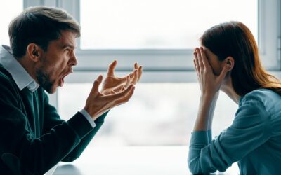 Reproches dans le couple : Pourquoi votre cerveau sabote votre relation (et comment arrêter)